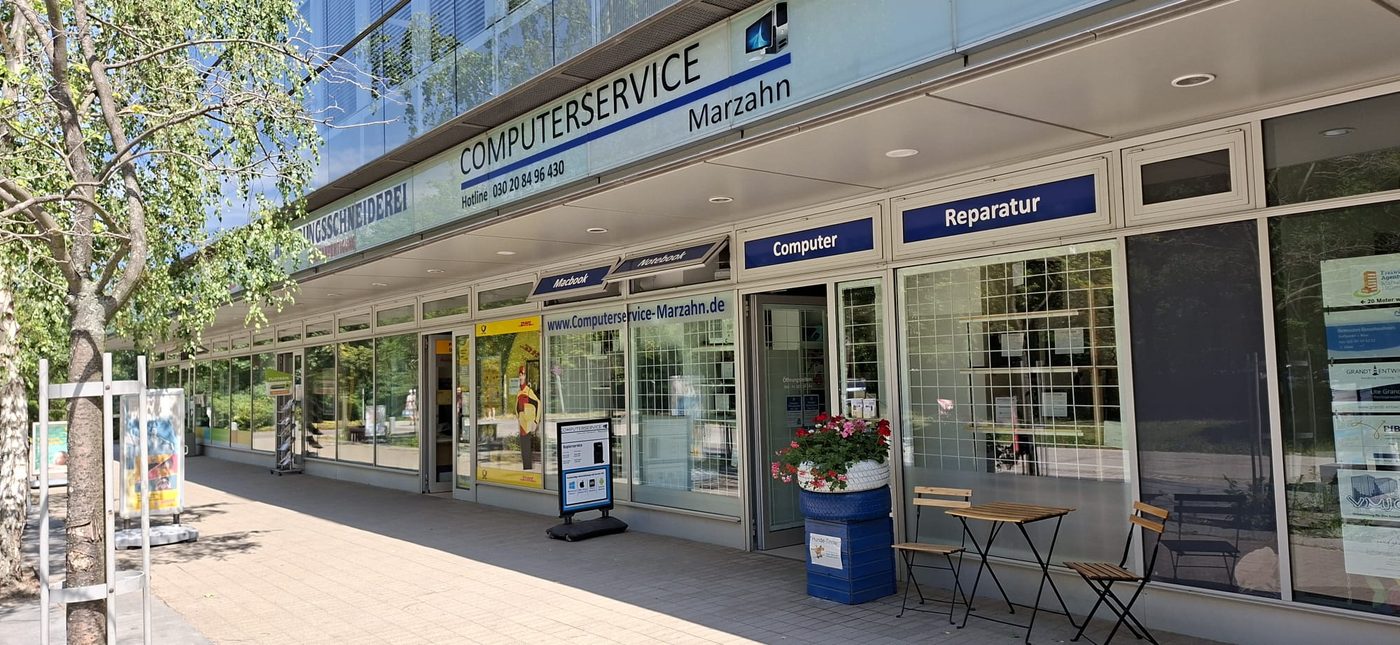 Ladenfront von Computerservice Marzahn am Helene-Weigel-Platz 6 mit den Schildern Computer und Reparatur